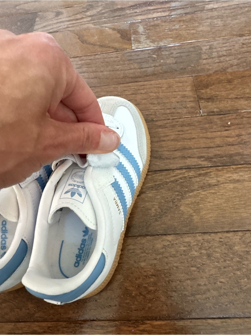 adidas Kids Samba OG Shoes in White & Light Blue - Picture 4 of 6
